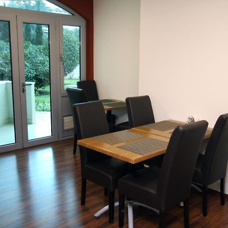 Vila V Lux Apartments Petrovac Buitenkant foto