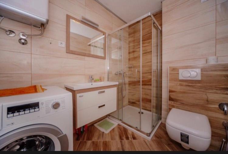 Vila V Lux Apartments Petrovac Buitenkant foto