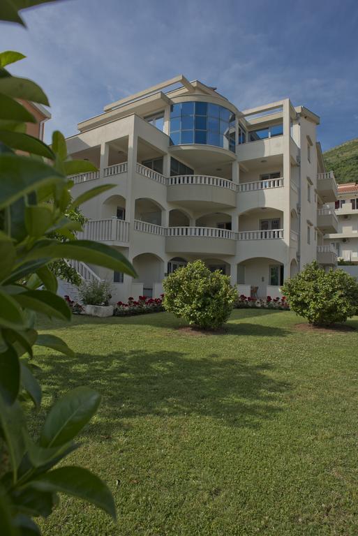 Vila V Lux Apartments Petrovac Buitenkant foto