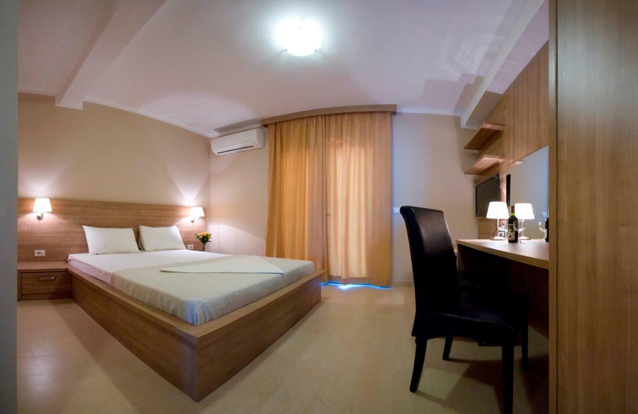 Vila V Lux Apartments Petrovac Buitenkant foto