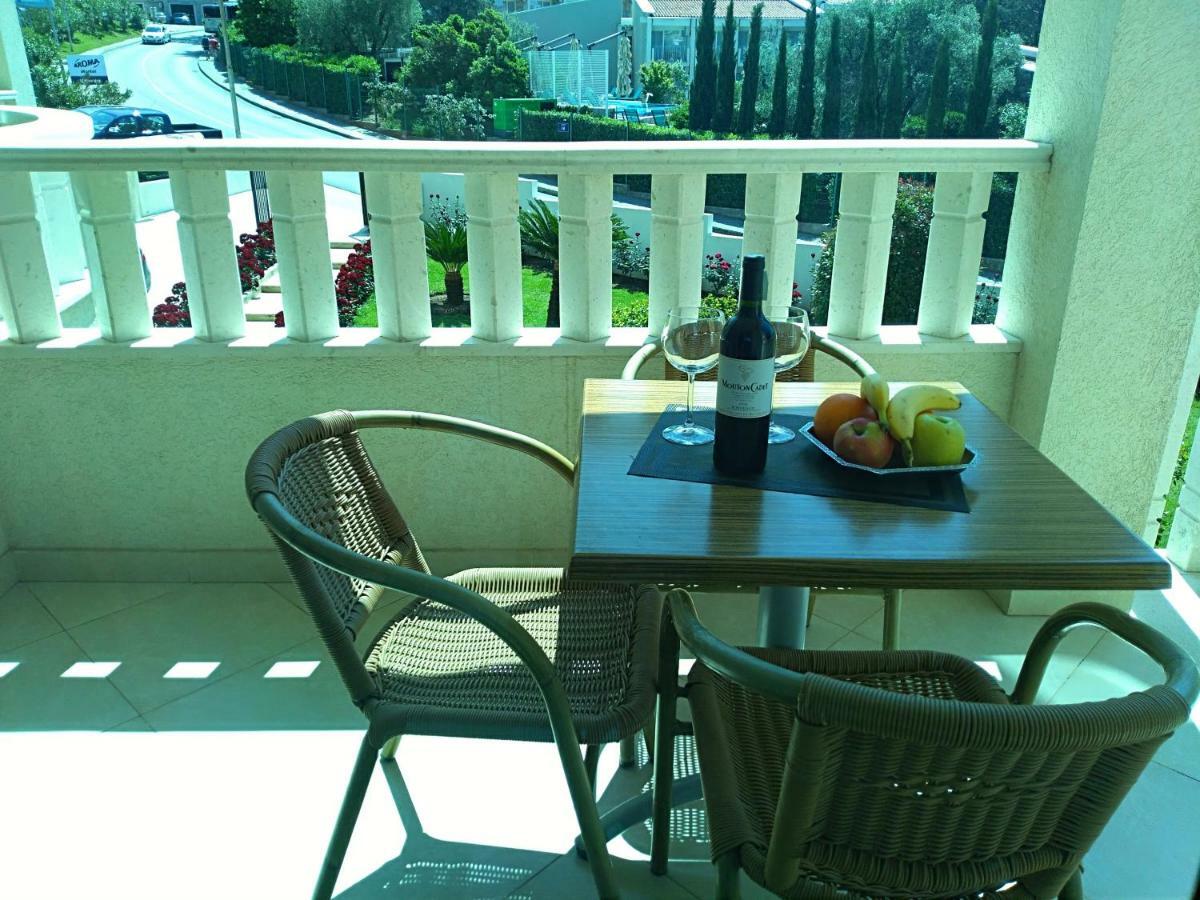 Vila V Lux Apartments Petrovac Buitenkant foto