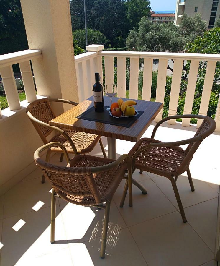 Vila V Lux Apartments Petrovac Buitenkant foto
