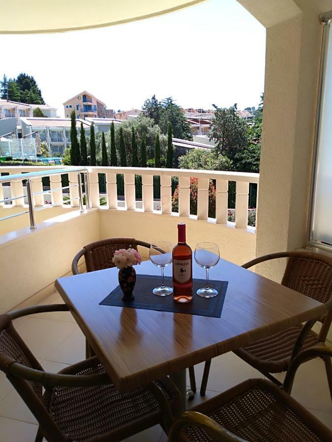 Vila V Lux Apartments Petrovac Buitenkant foto