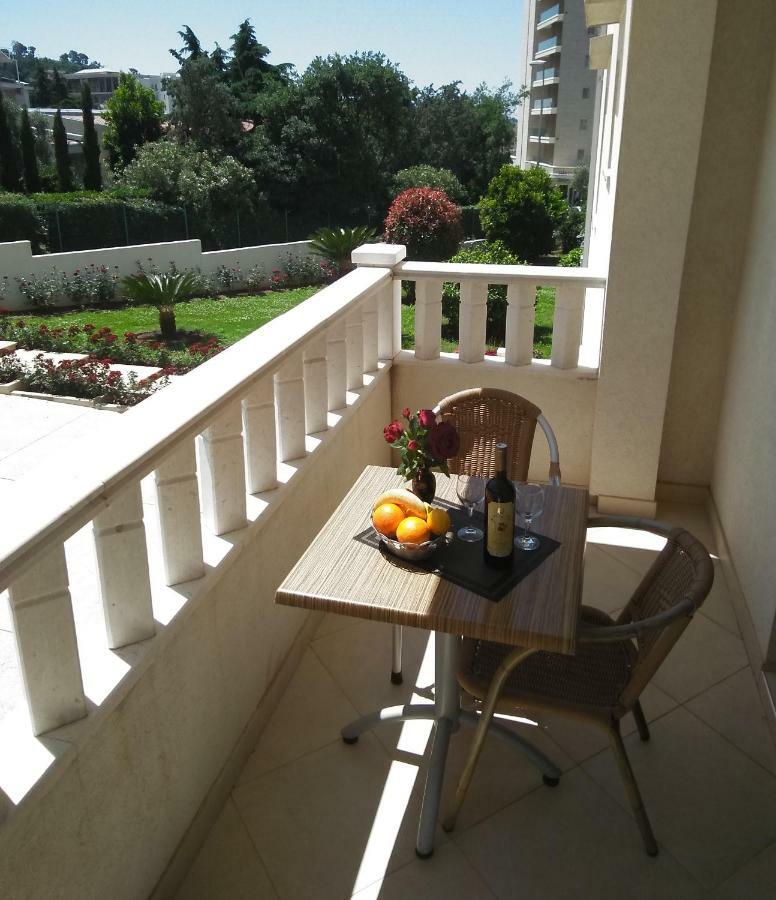 Vila V Lux Apartments Petrovac Buitenkant foto