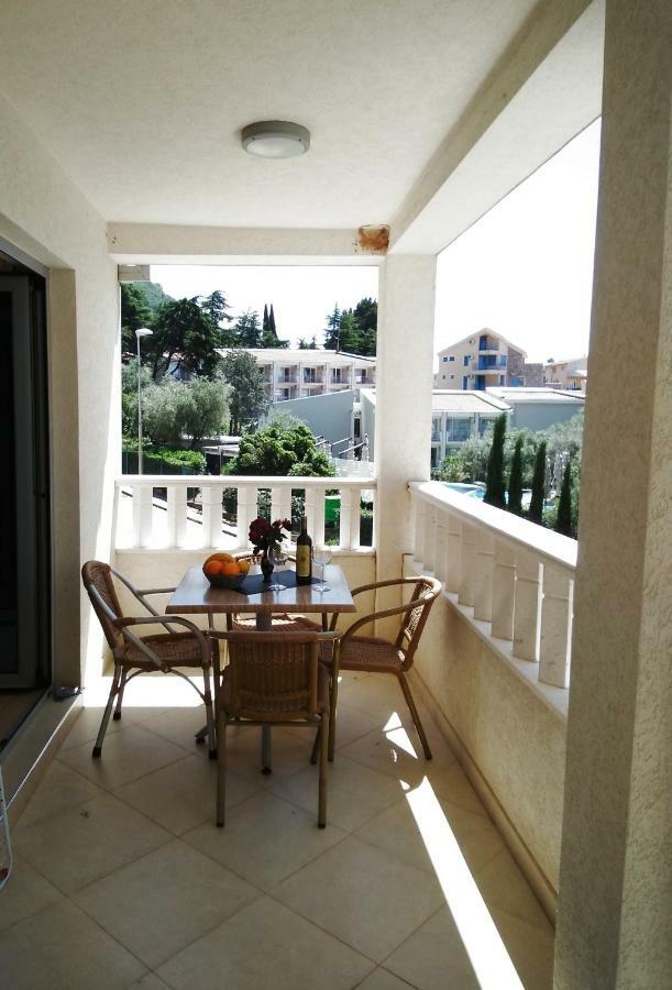Vila V Lux Apartments Petrovac Buitenkant foto