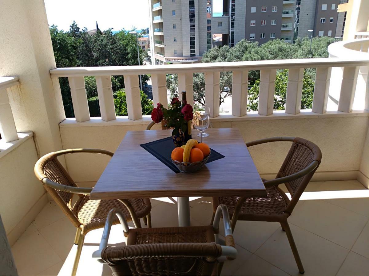 Vila V Lux Apartments Petrovac Buitenkant foto