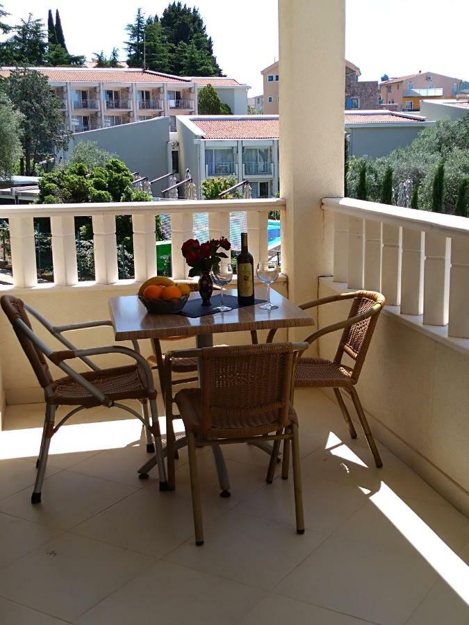 Vila V Lux Apartments Petrovac Buitenkant foto