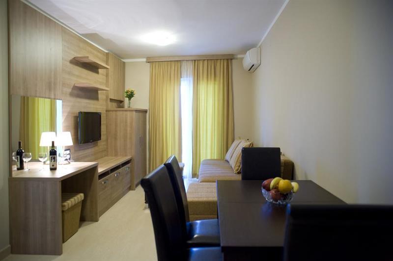 Vila V Lux Apartments Petrovac Buitenkant foto